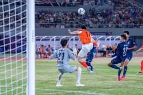 米乐体育官网-球迷对比赛再次燃动热情(球迷对国足附加赛的热情与期待)