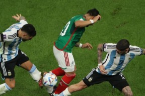 米乐M6娱乐-阿根廷国家队备战世界杯，小组赛抽中强敌(阿根廷国家队备战世界杯,小组赛抽中强敌了吗)