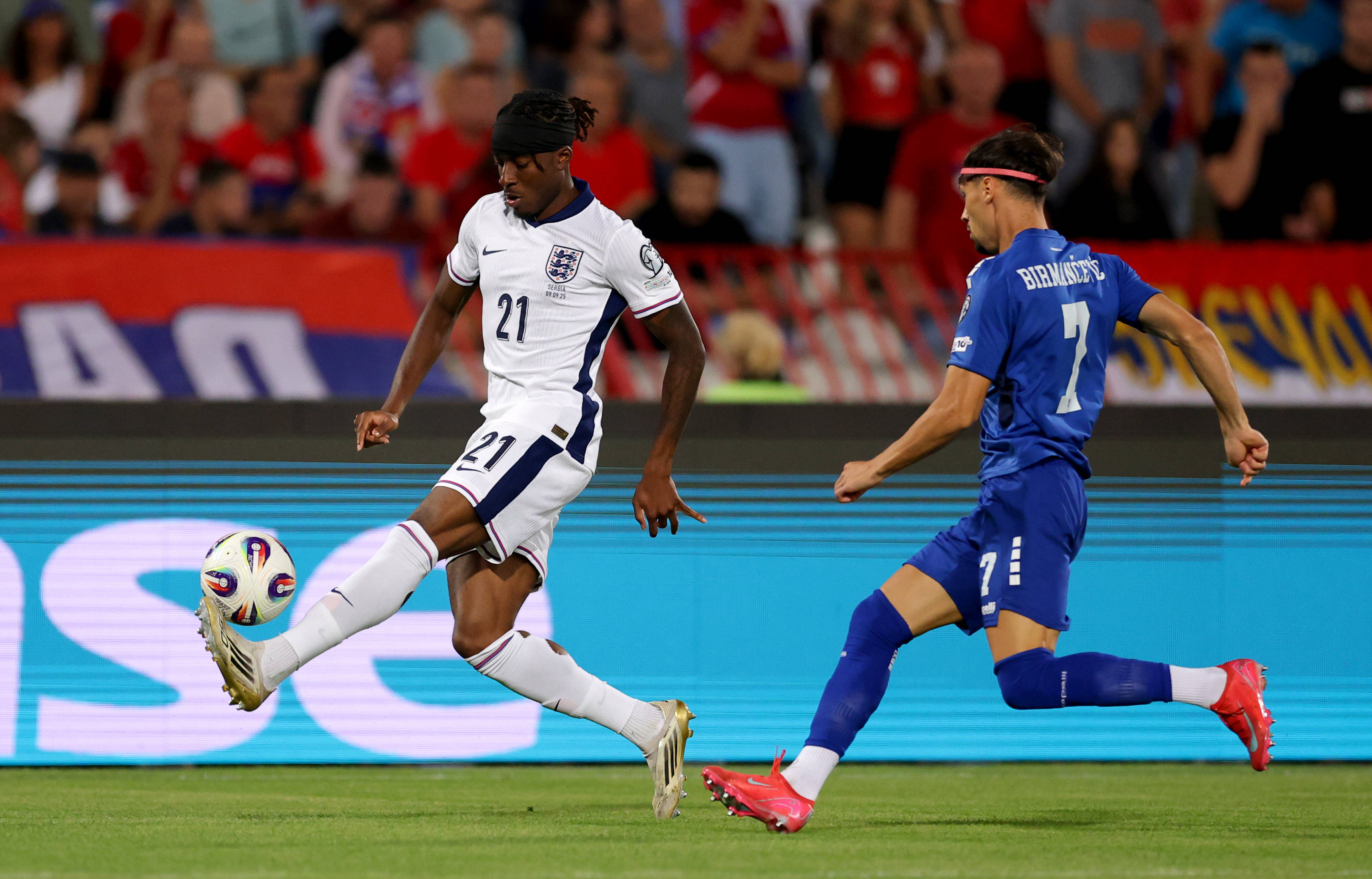 包含英格兰队展现实力,以小组第一身份晋级欧洲预选赛的词条 包含英格兰队展现实力,以小组第一身份晋级欧洲预选赛的词条